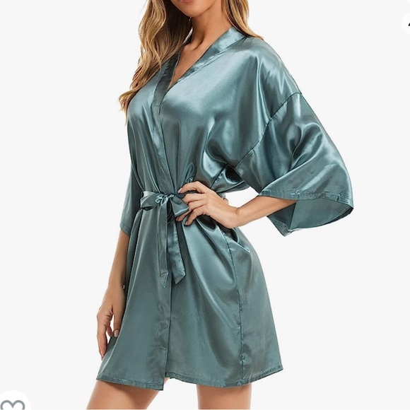Women’s Green Satin Robe - Picture 1 of 14